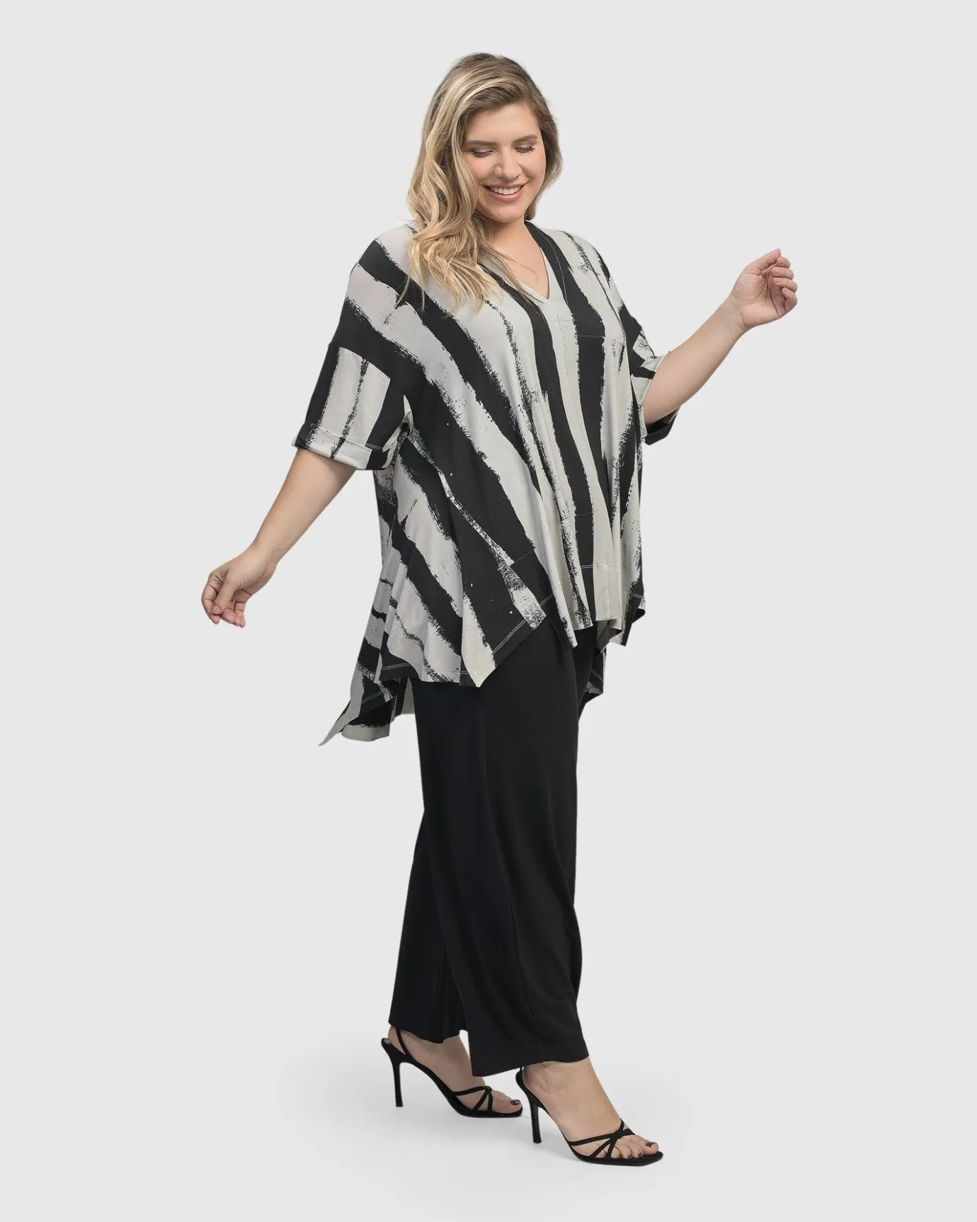 Women Alembika Plus<Charisma V Neck Hi-Lo Trapeze Top, Grunge