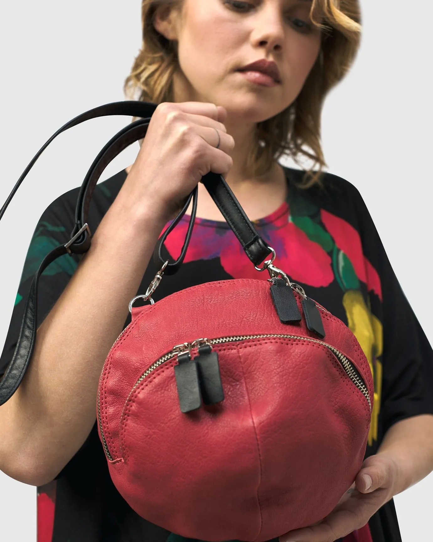 Women Alembika Accessories<Circle Canteen Bag, Vermillion