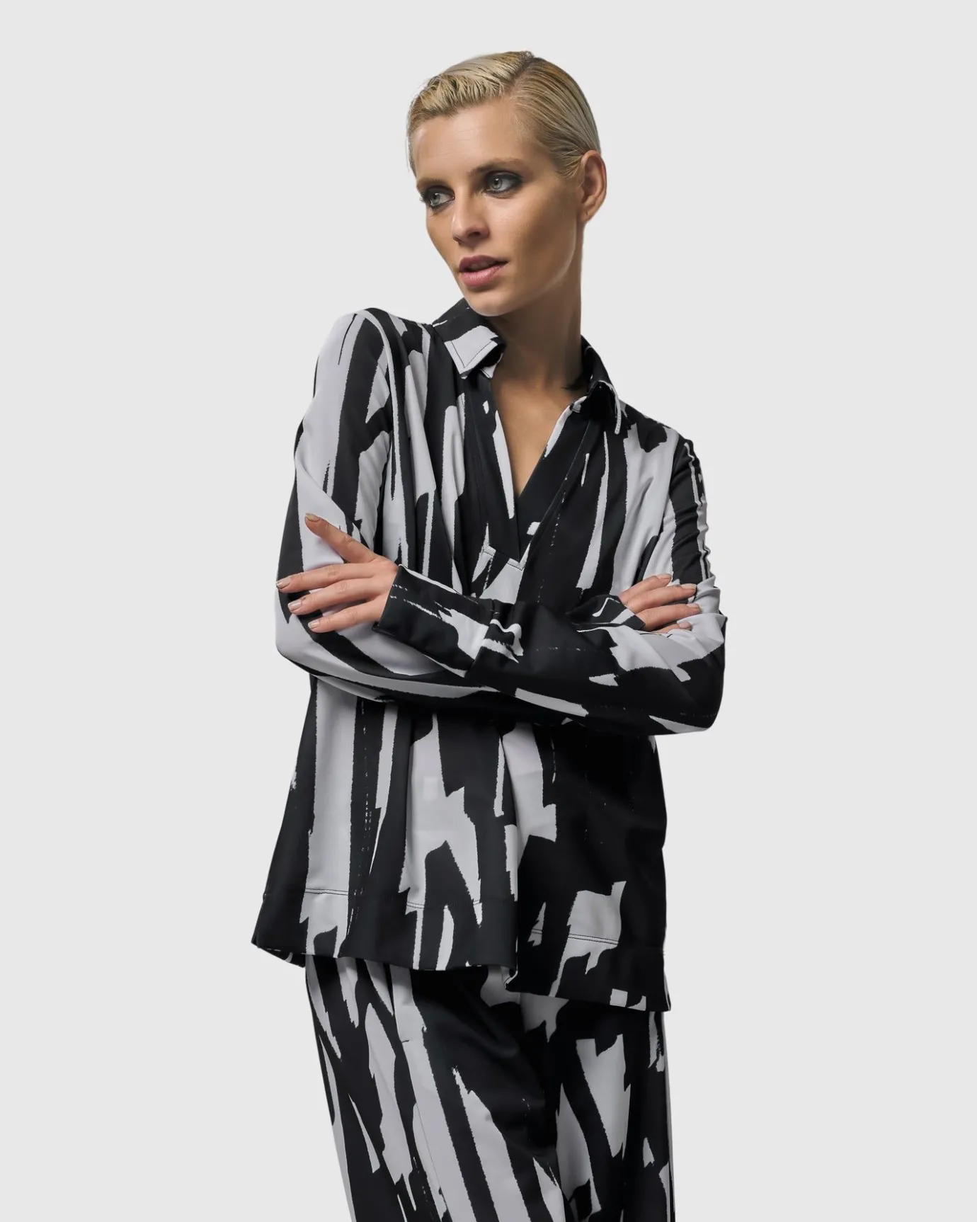 Women Alembika Tops & Tunics<Cyber V-Neck Pullover Top, Brush