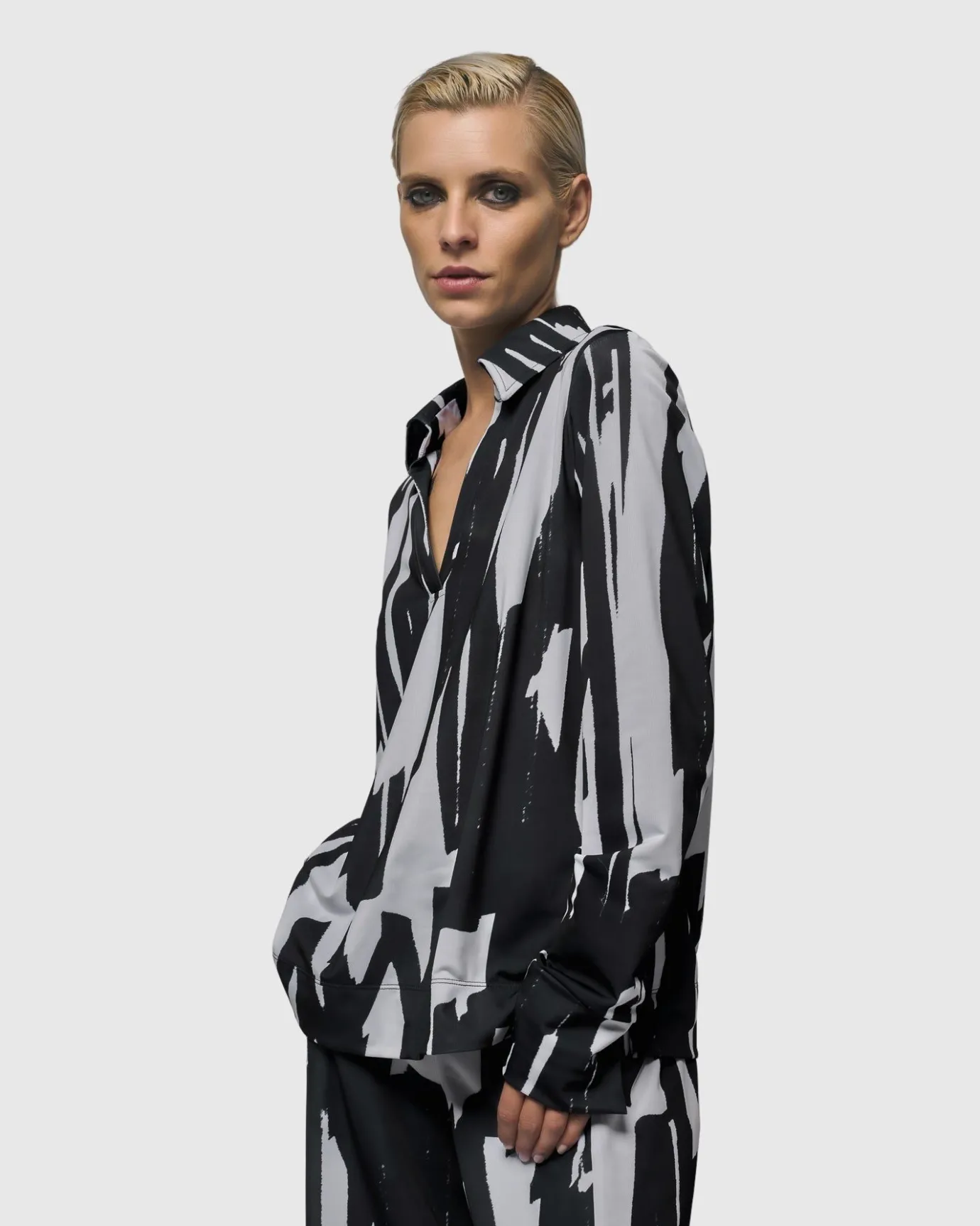 Women Alembika Tops & Tunics<Cyber V-Neck Pullover Top, Brush