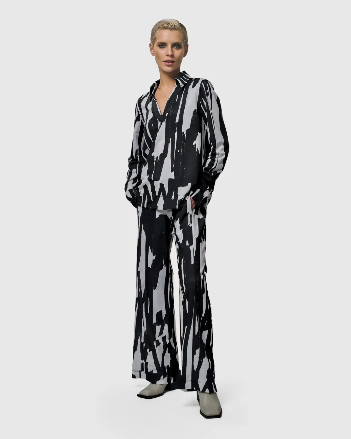 Women Alembika Tops & Tunics<Cyber V-Neck Pullover Top, Brush