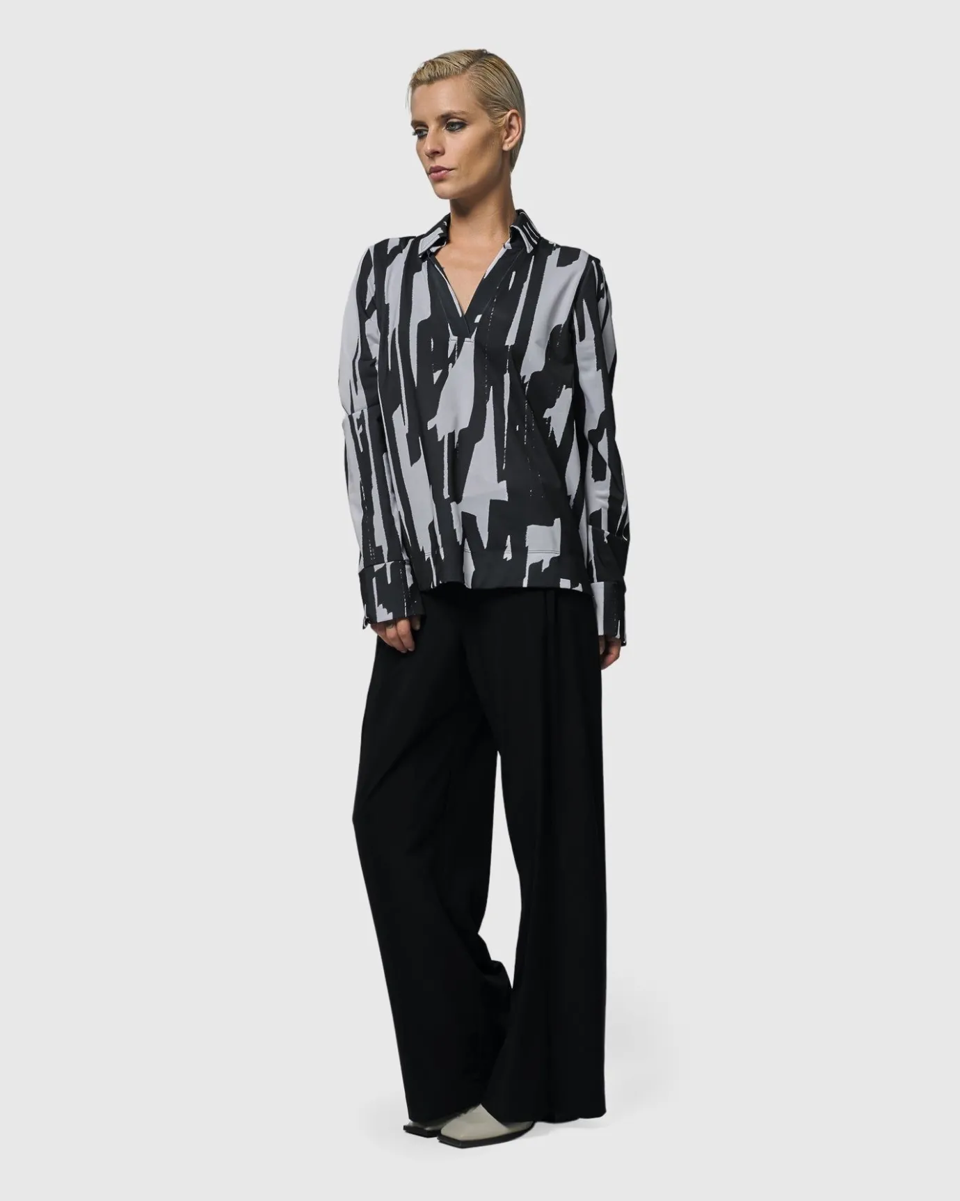 Women Alembika Tops & Tunics<Cyber V-Neck Pullover Top, Brush
