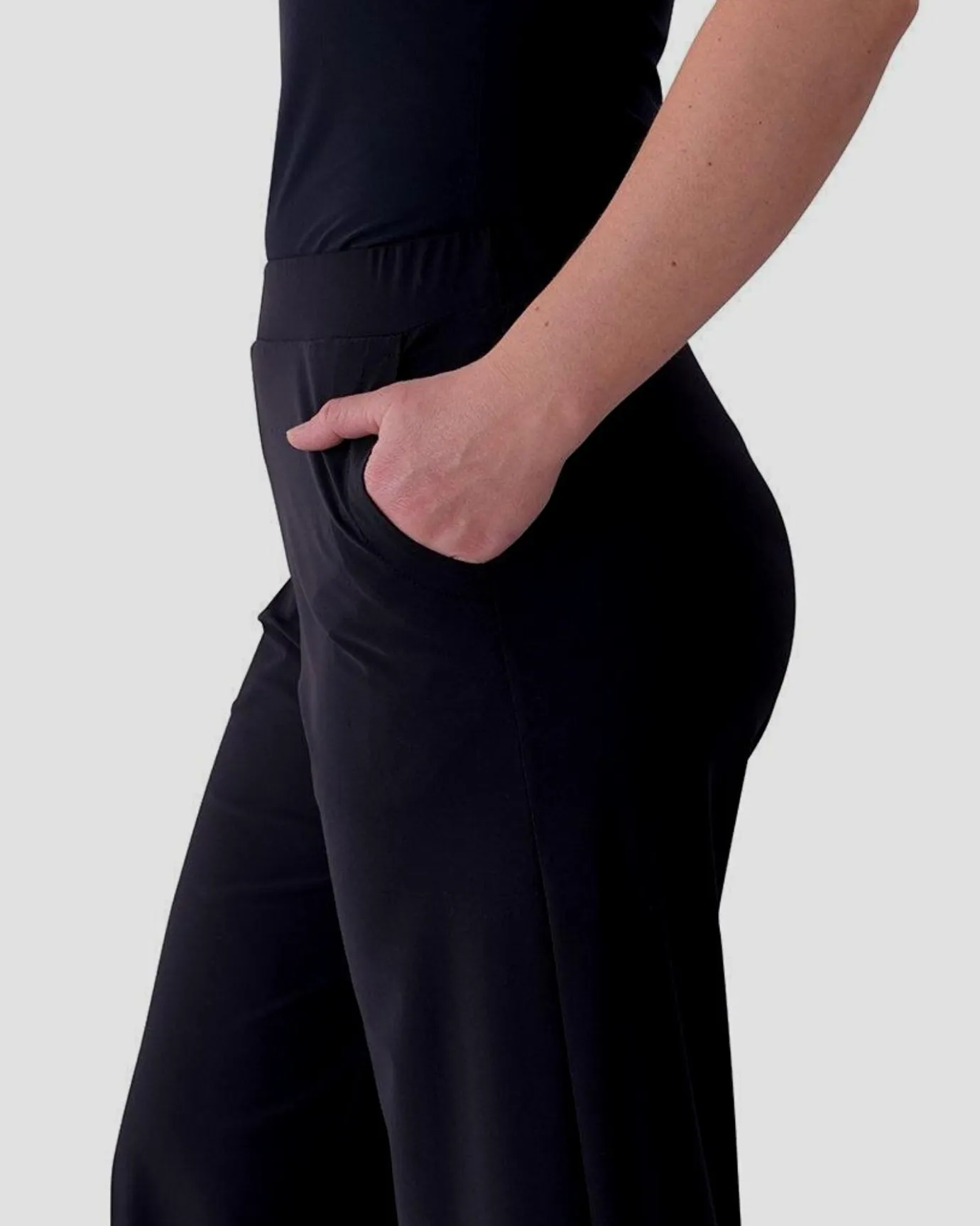 Women Alembika Plus<Essential Flow Pants, Black