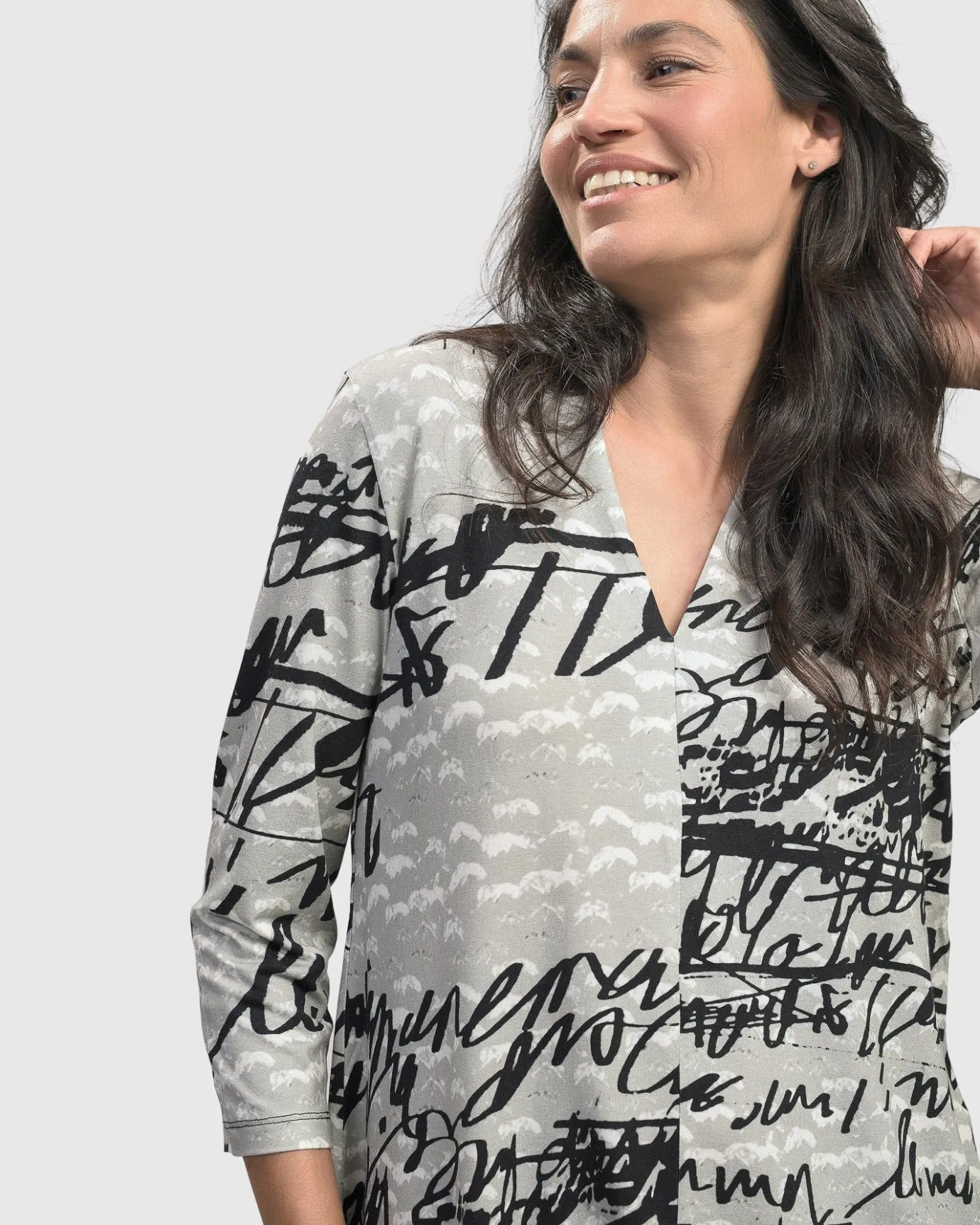 Women Alembika Tops & Tunics<Flirty Signature V Neck Top, Script