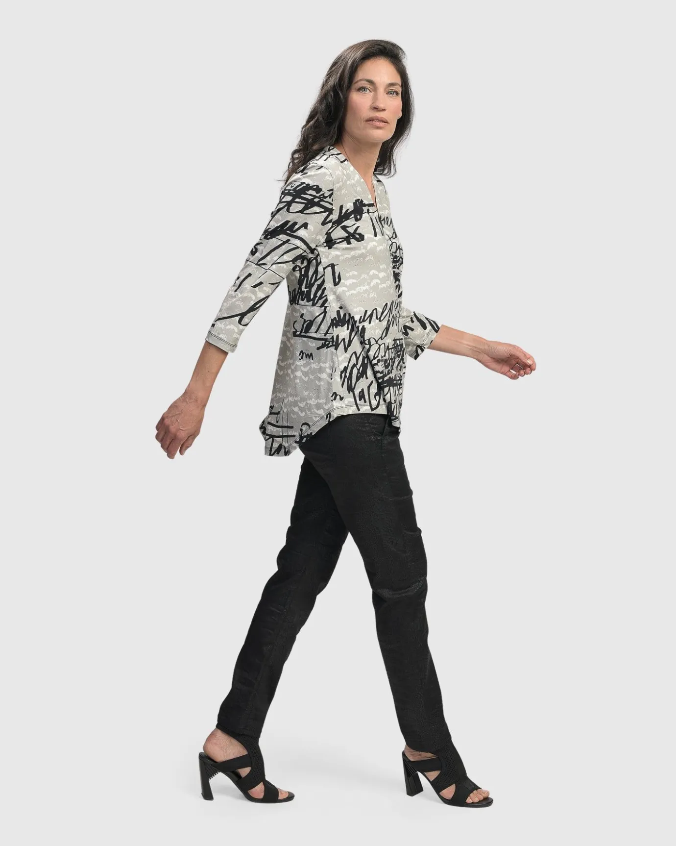 Women Alembika Tops & Tunics<Flirty Signature V Neck Top, Script