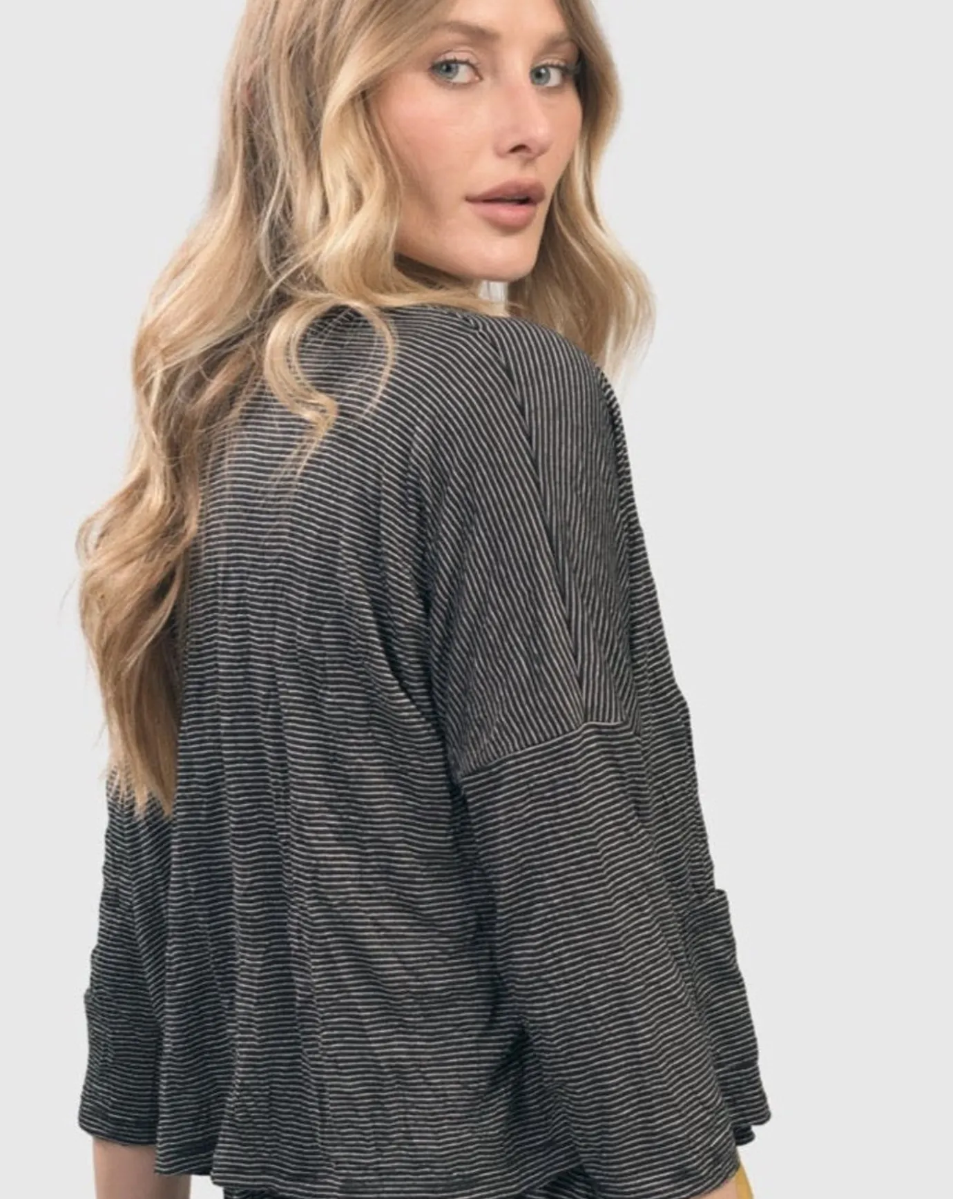 Women Alembika Plus<Linea Crinkle Crop Cardy, Black