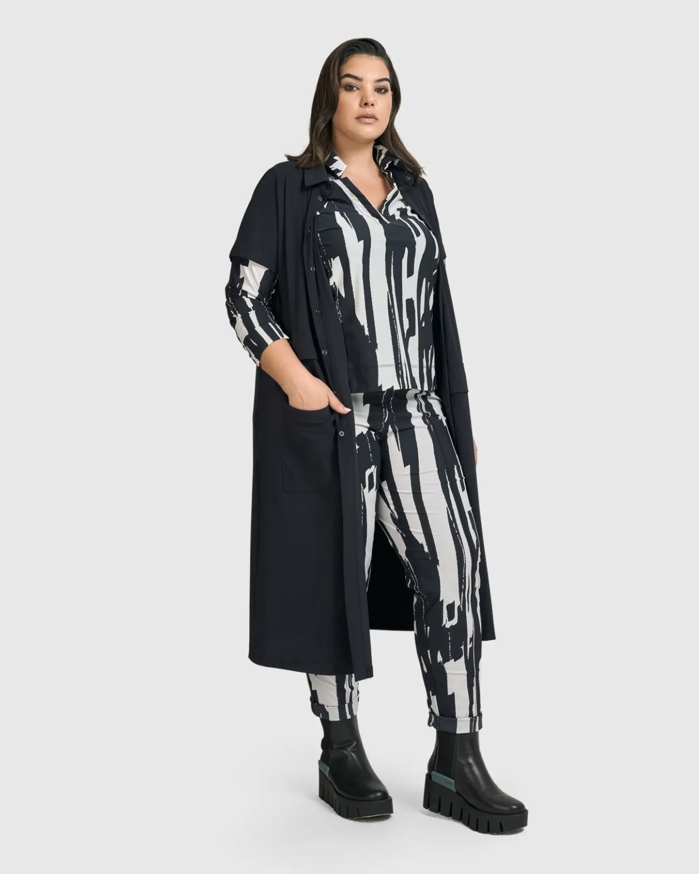 Women Alembika Plus<Matrix Short Sleeve Duster, Black