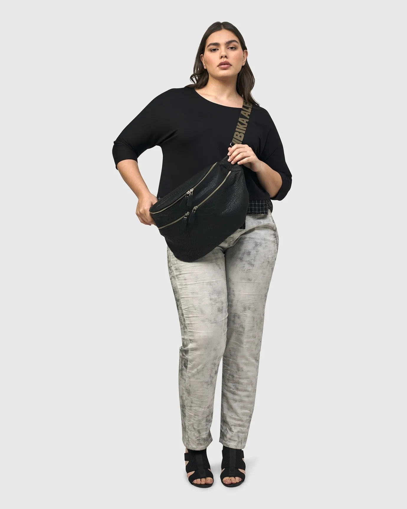 Women Alembika Bags & Pouches<On-The-Go Large Sling Bag, Black