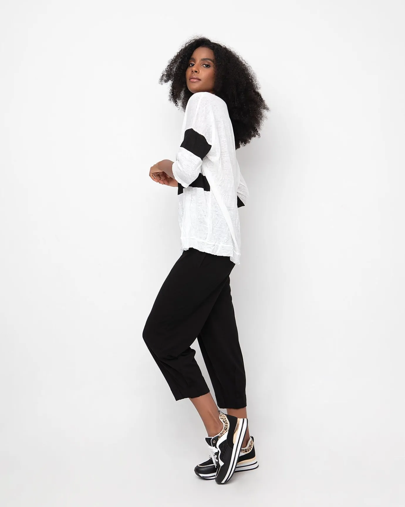 Women Alembika Pants & Skirts<Ozai N Ku Cropped Slim Pants, Black