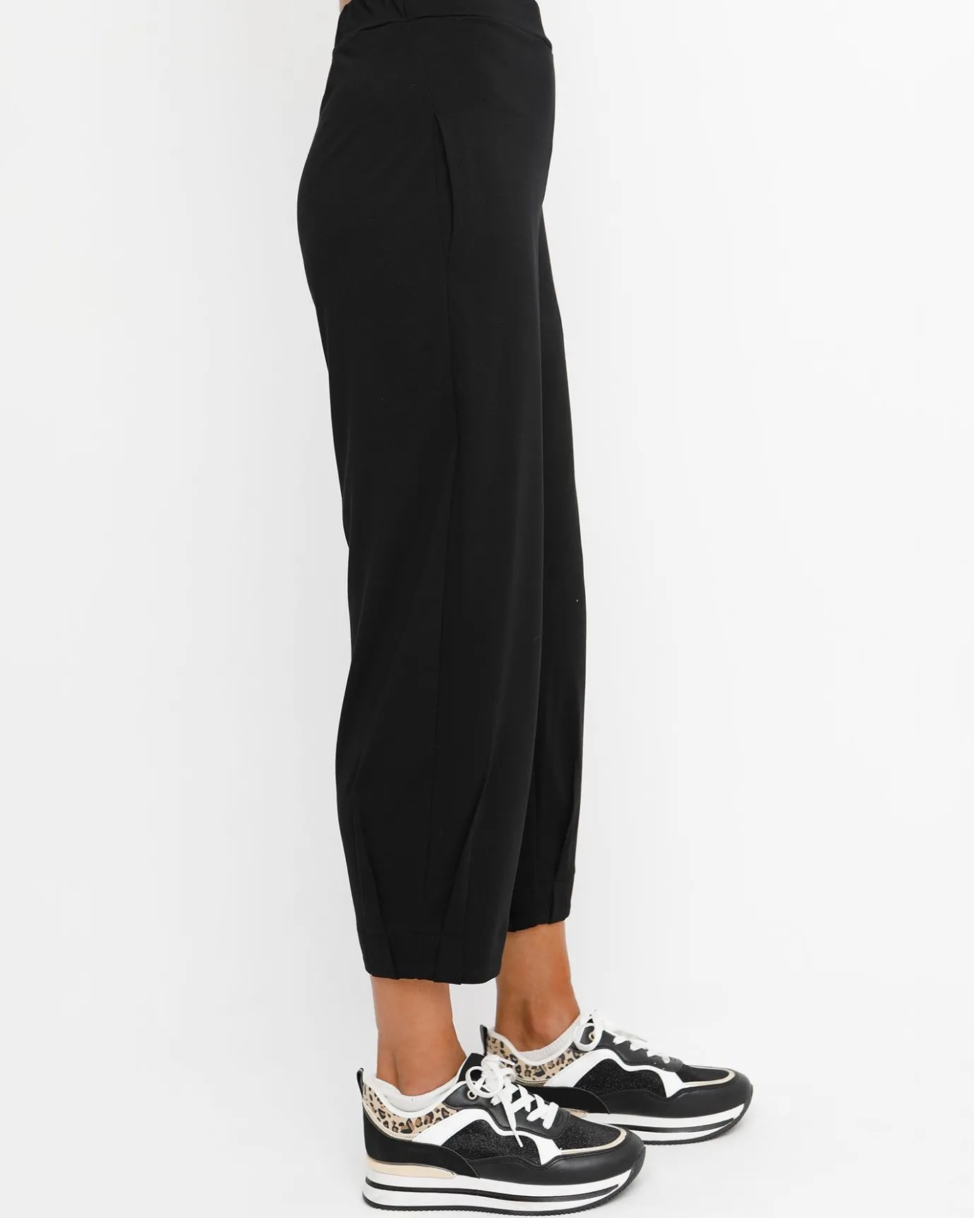Women Alembika Pants & Skirts<Ozai N Ku Cropped Slim Pants, Black