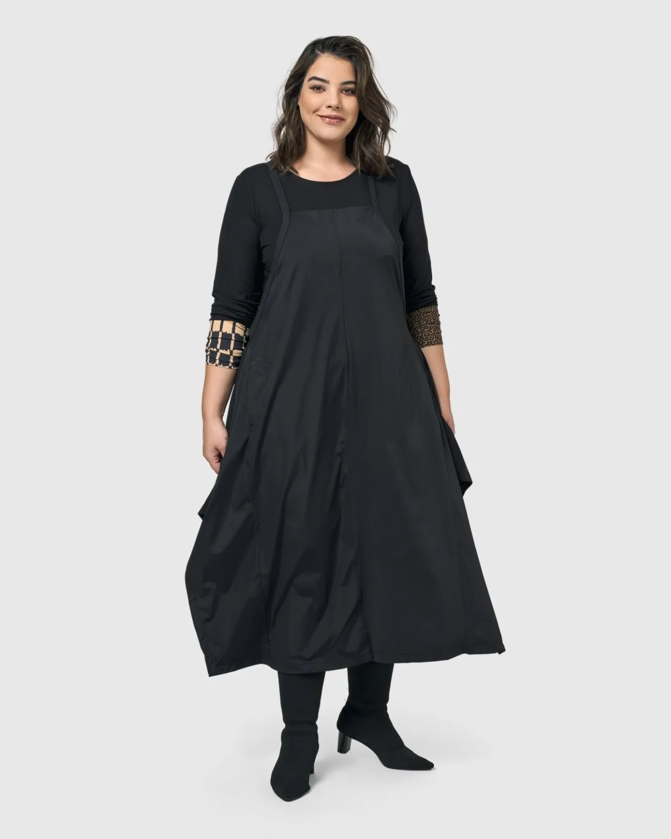 Women Alembika Plus<Shelley Apron Dress, Black