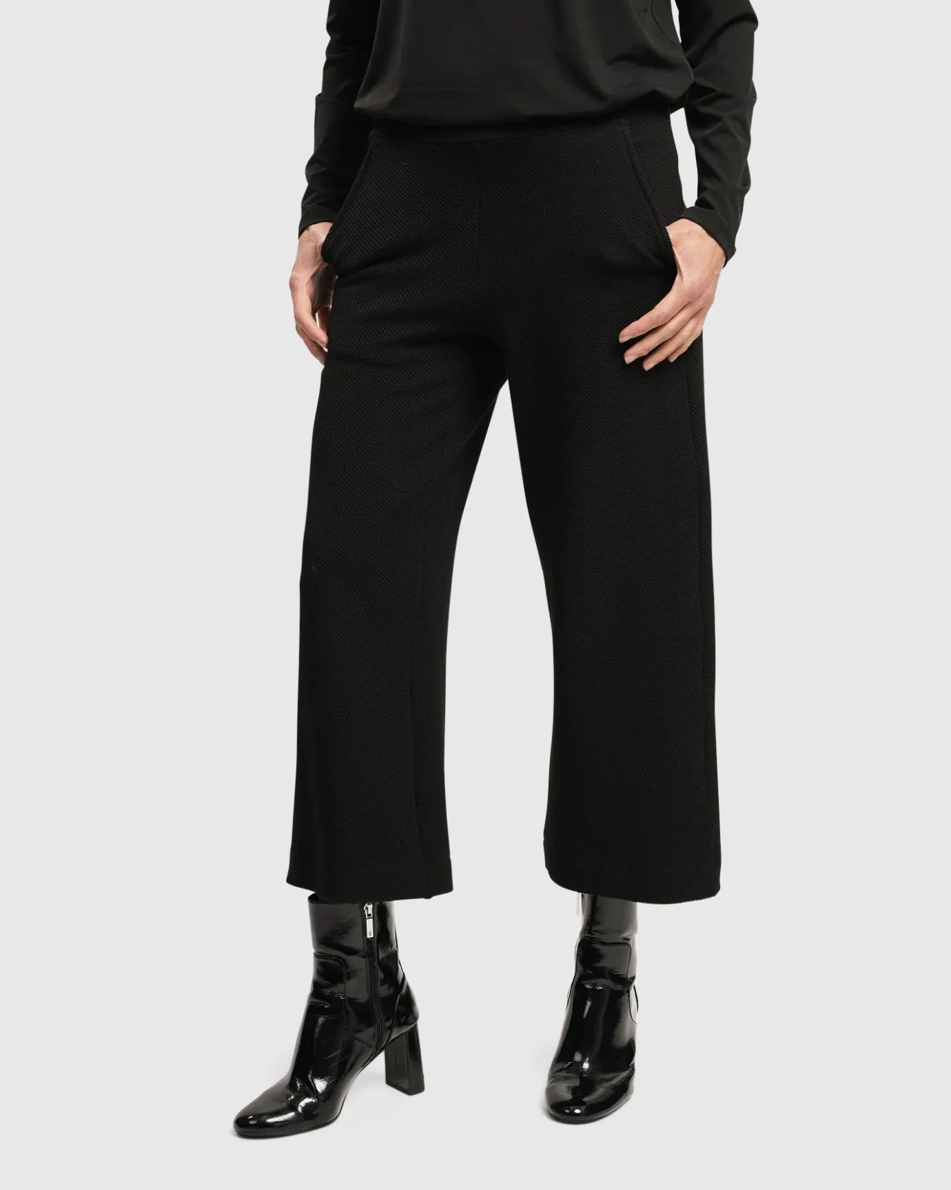 Women Alembika Plus<Superb Waffle Weave Ankle Pants, Black