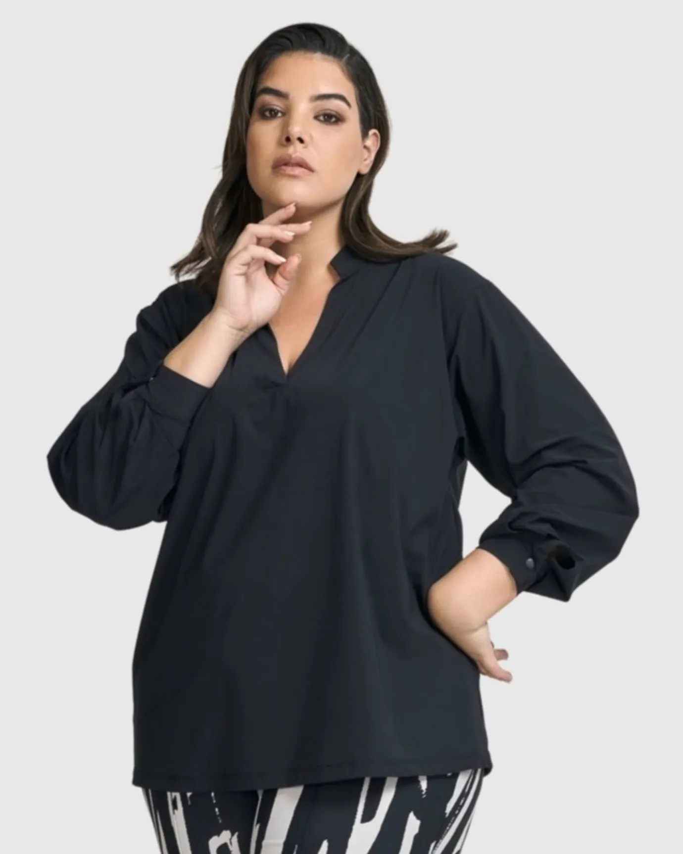 Women Alembika Plus<Trinity V-Neck Pullover Top, Black