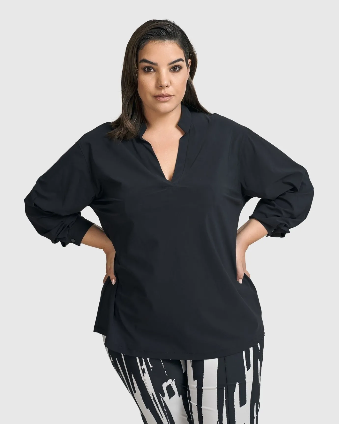 Women Alembika Plus<Trinity V-Neck Pullover Top, Black