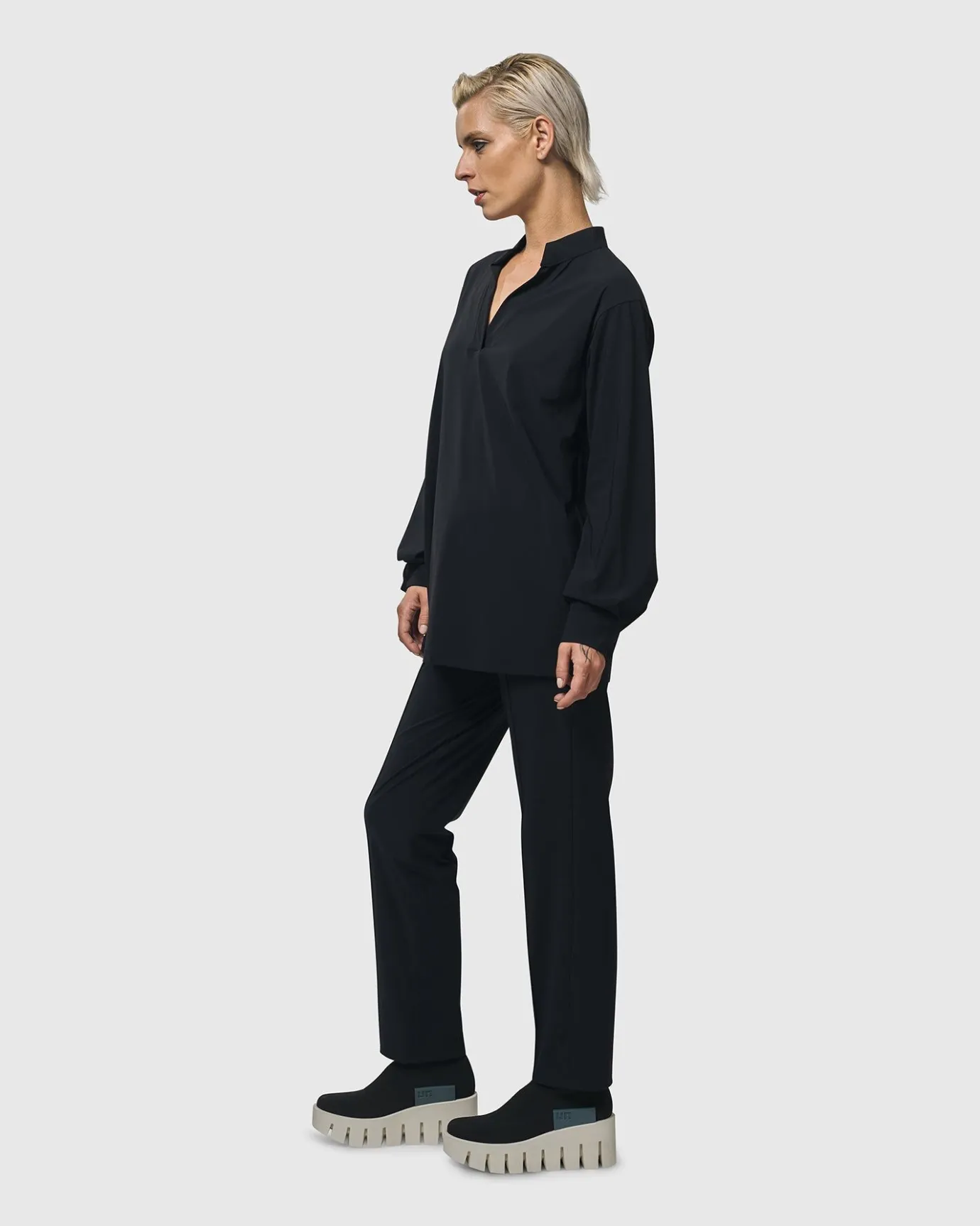 Women Alembika Plus<Trinity V-Neck Pullover Top, Black