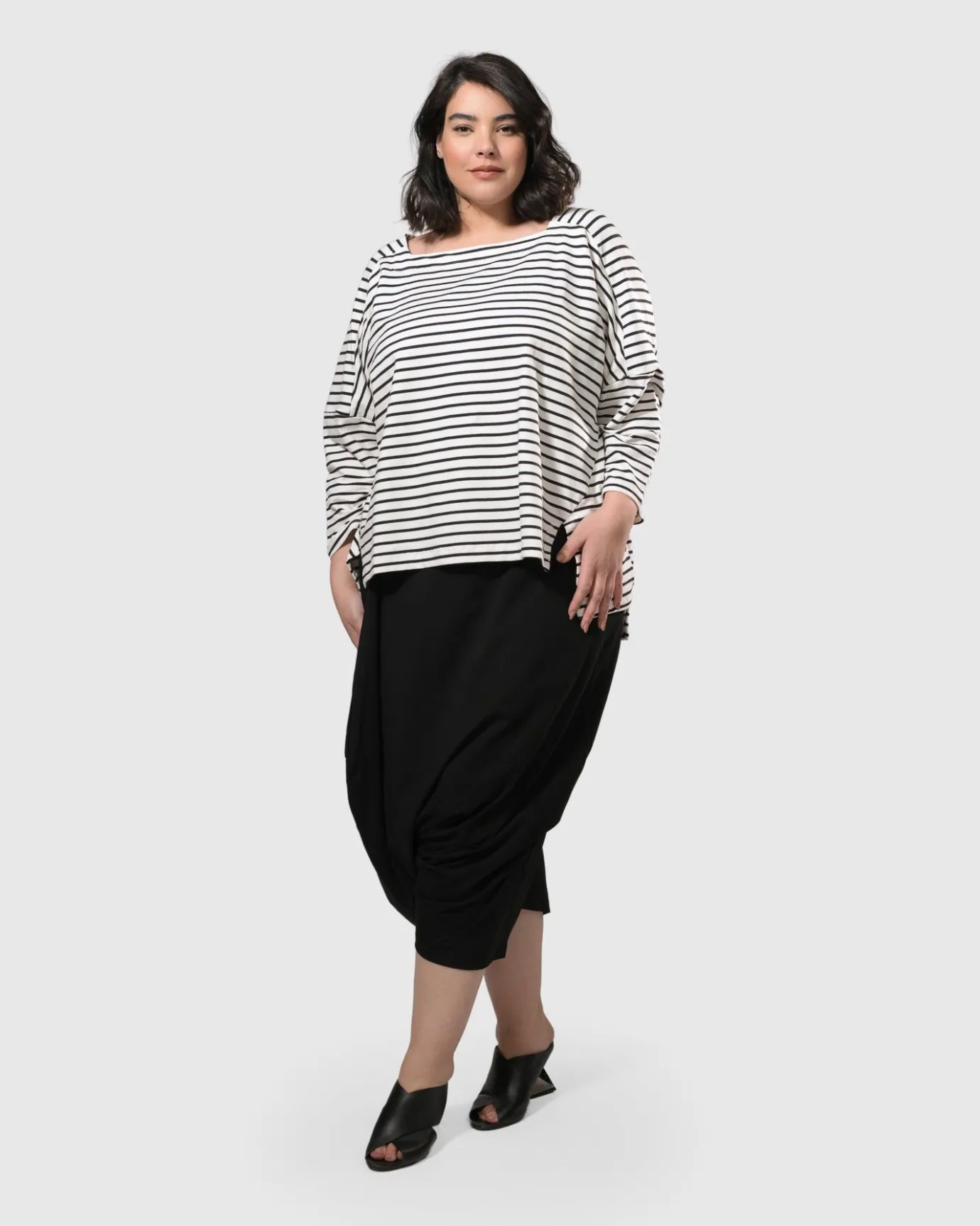 Women Alembika Plus<Urban Crop Harem Pants, Black