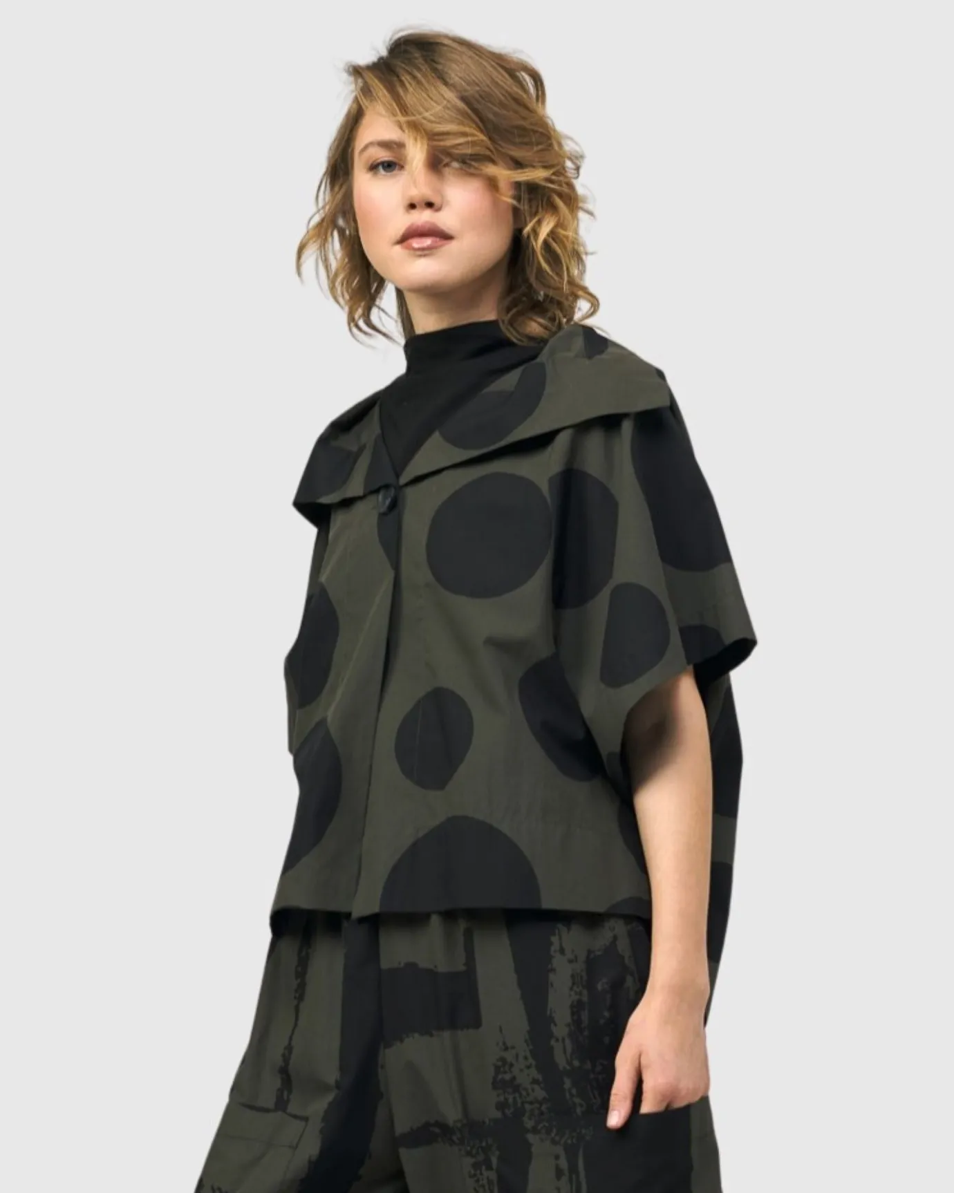 Women Alembika Jackets<Urban Dots Kiku Cape Jacket, Khaki