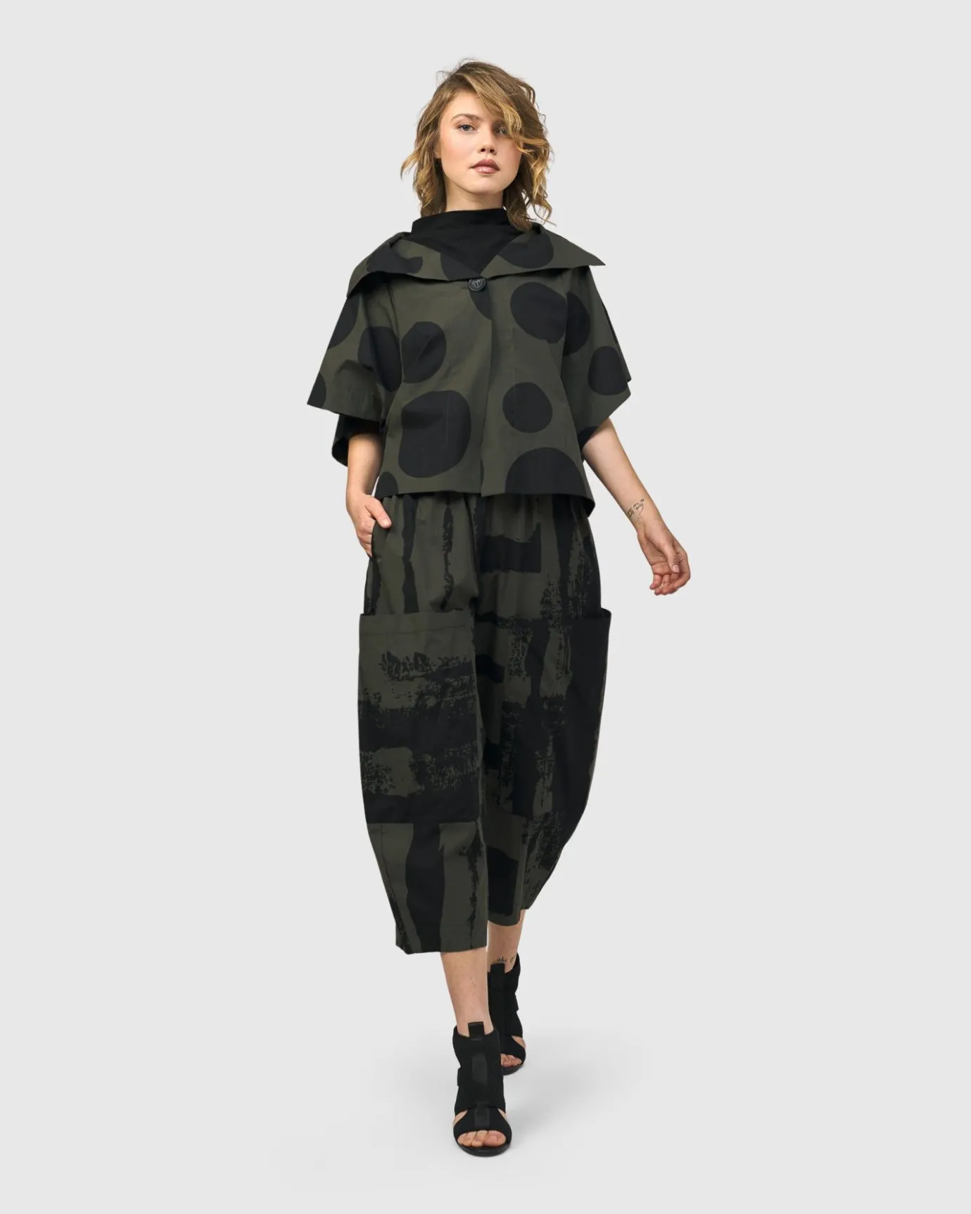 Women Alembika Jackets<Urban Dots Kiku Cape Jacket, Khaki