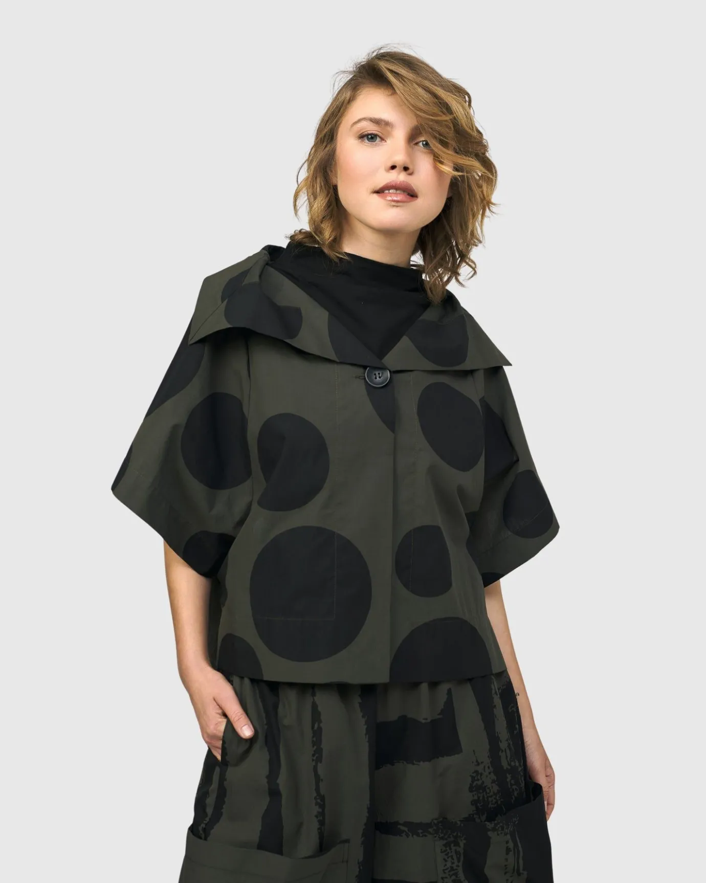 Women Alembika Jackets<Urban Dots Kiku Cape Jacket, Khaki