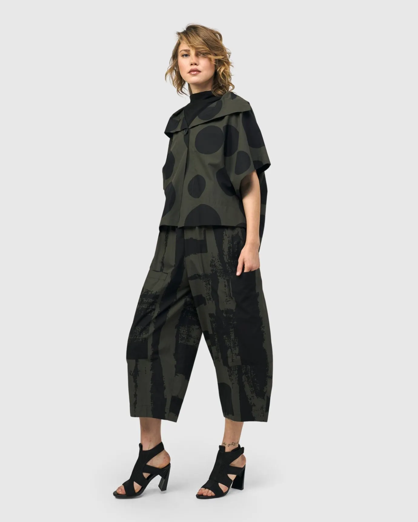 Women Alembika Jackets<Urban Dots Kiku Cape Jacket, Khaki