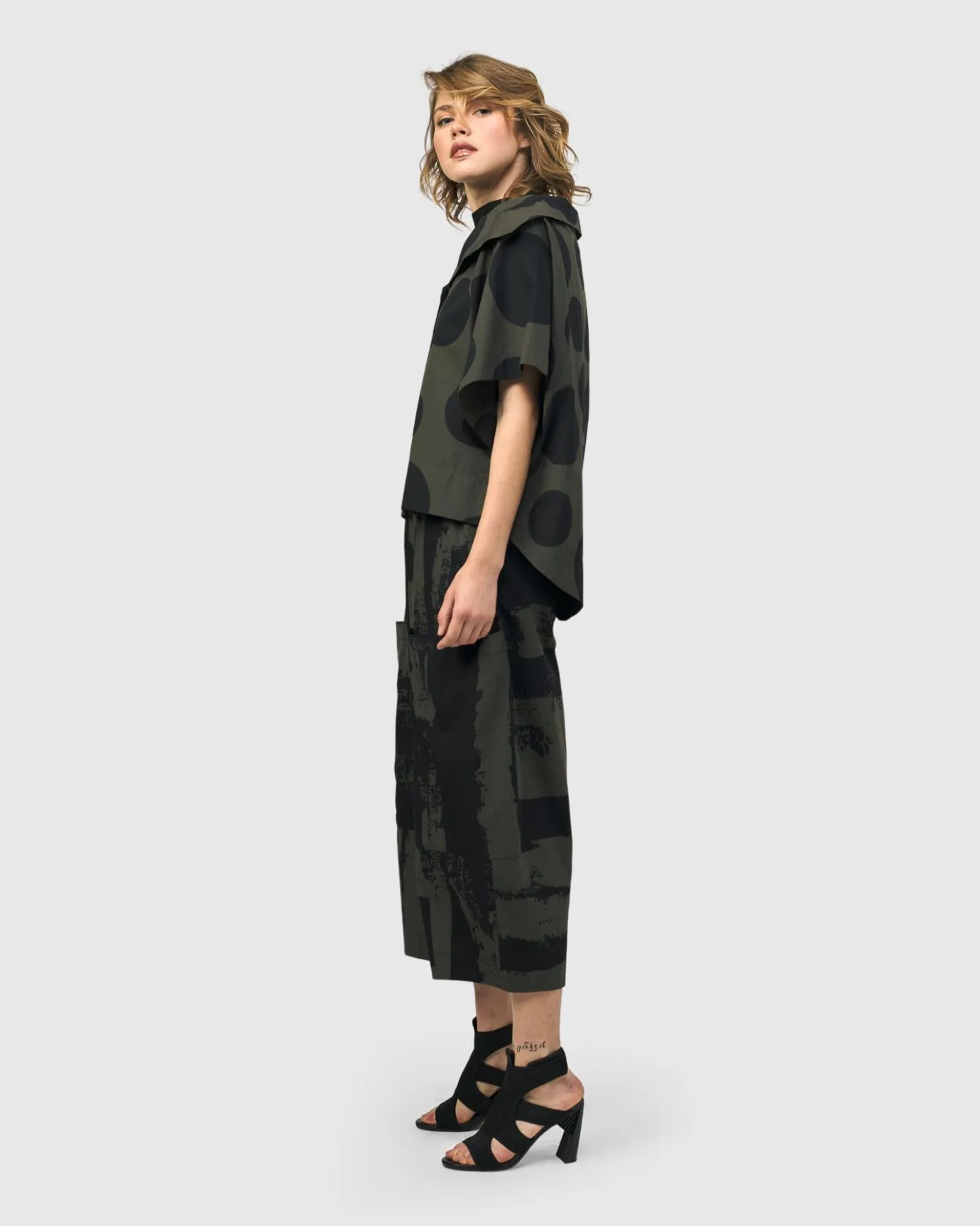 Women Alembika Jackets<Urban Dots Kiku Cape Jacket, Khaki