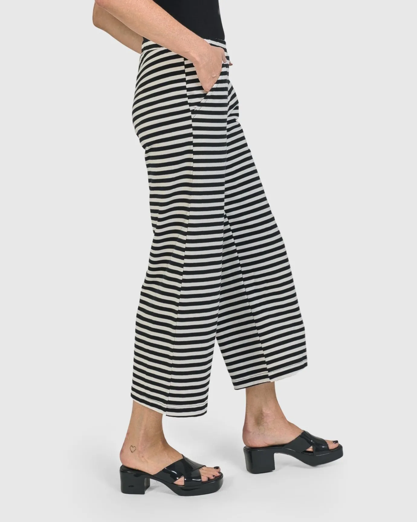 Women Alembika Pants & Skirts<Urban Greenwich Striped Pants, Black